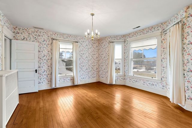 118 Sanders Ave, Lowell, MA 01851