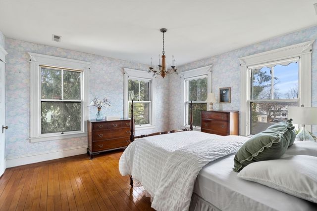 118 Sanders Ave, Lowell, MA 01851