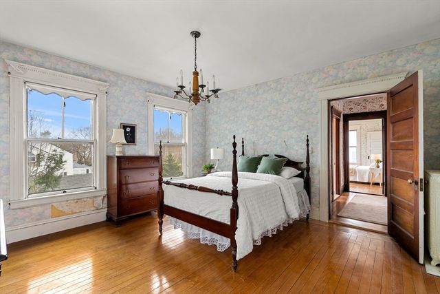 118 Sanders Ave, Lowell, MA 01851