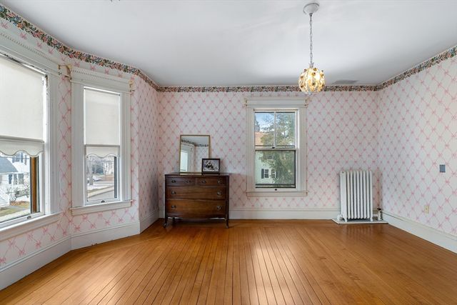 118 Sanders Ave, Lowell, MA 01851