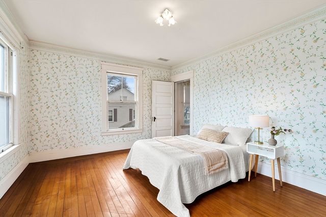 118 Sanders Ave, Lowell, MA 01851