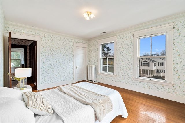 118 Sanders Ave, Lowell, MA 01851