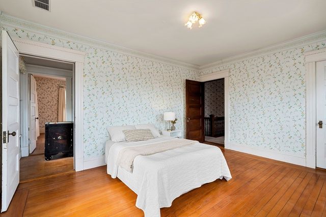 118 Sanders Ave, Lowell, MA 01851