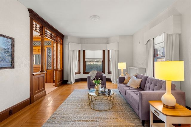 118 Sanders Ave, Lowell, MA 01851