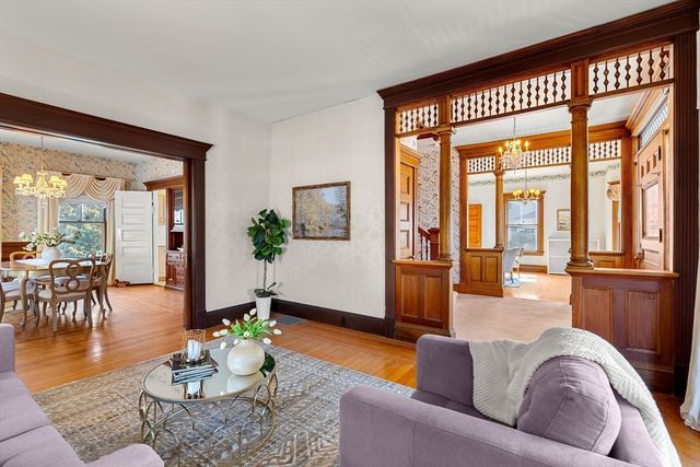 118 Sanders Ave, Lowell, MA 01851