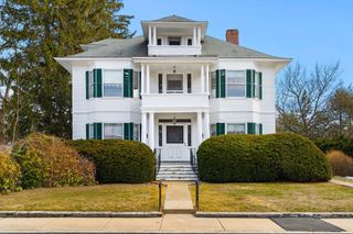 118 Sanders Ave, Lowell, MA 01851