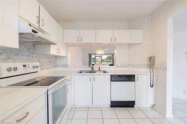 7800 Emerald CIR # B102, Naples, FL 34109