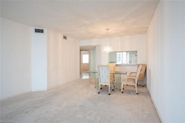 7800 Emerald CIR # B102, Naples, FL 34109