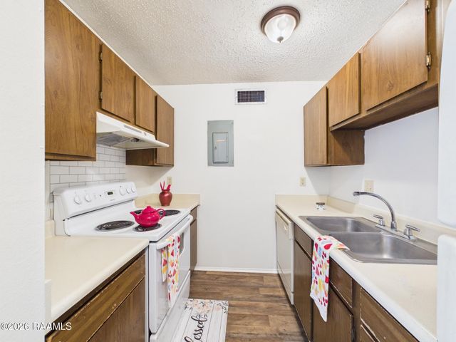200 High Meadows Boulevard G1, Lafayette, LA 70507