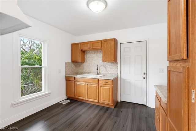 529 Hazel Place, Akron, OH 44304