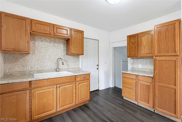 529 Hazel Place, Akron, OH 44304
