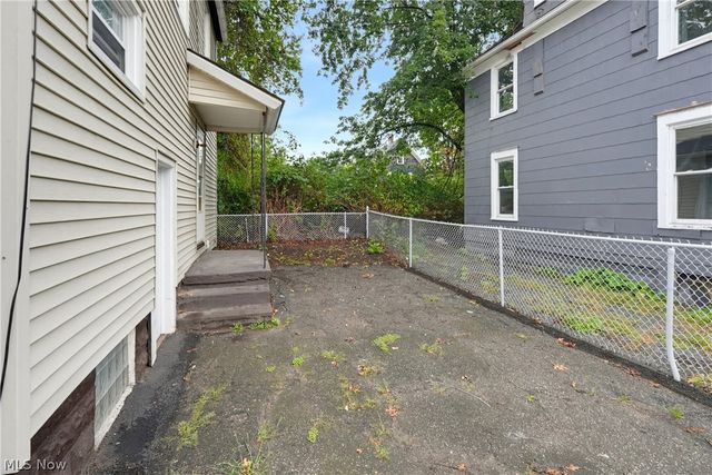 529 Hazel Place, Akron, OH 44304