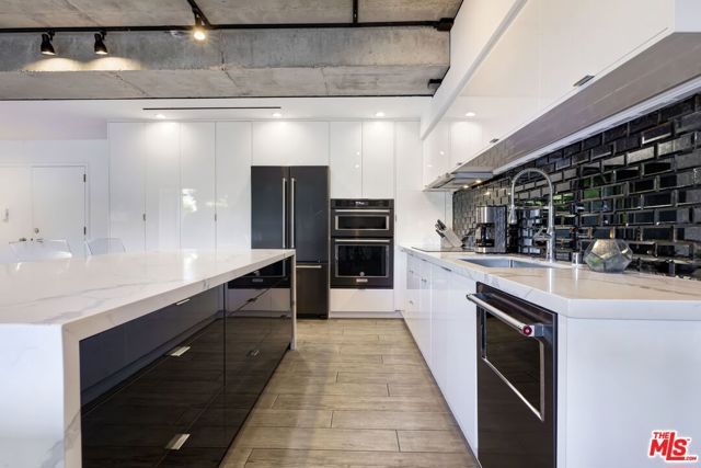 818 N Doheny Drive 203, West Hollywood, CA 90069