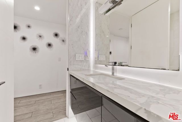 818 N Doheny Drive 203, West Hollywood, CA 90069