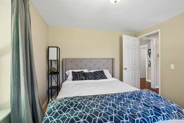 9810 NE 3rd Street, Vancouver, WA 98664