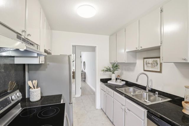 100 E Middlefield Road 3B, Mountain View, CA 94043