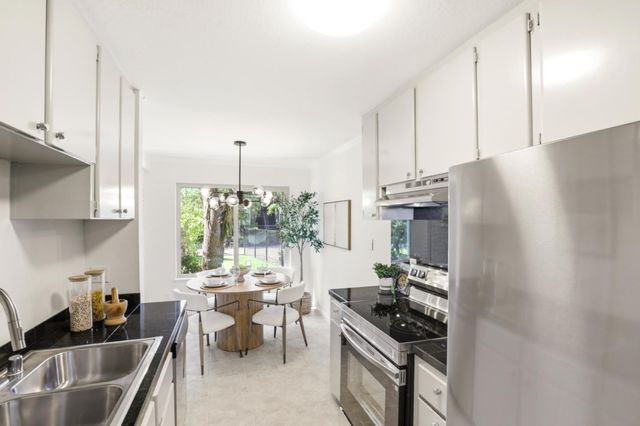 100 E Middlefield Road 3B, Mountain View, CA 94043