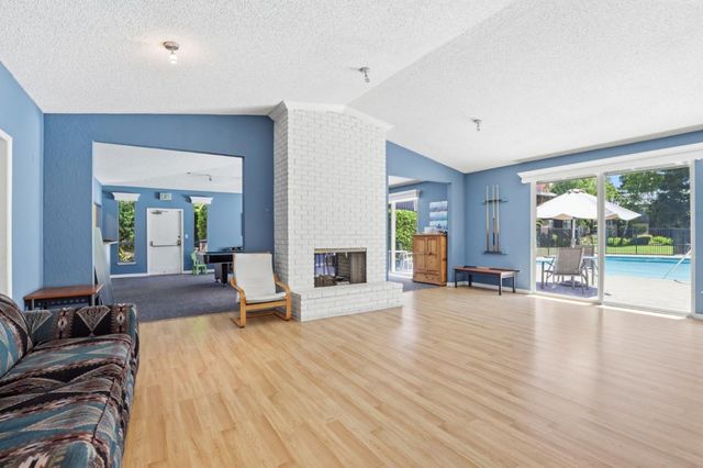 100 E Middlefield Road 3B, Mountain View, CA 94043