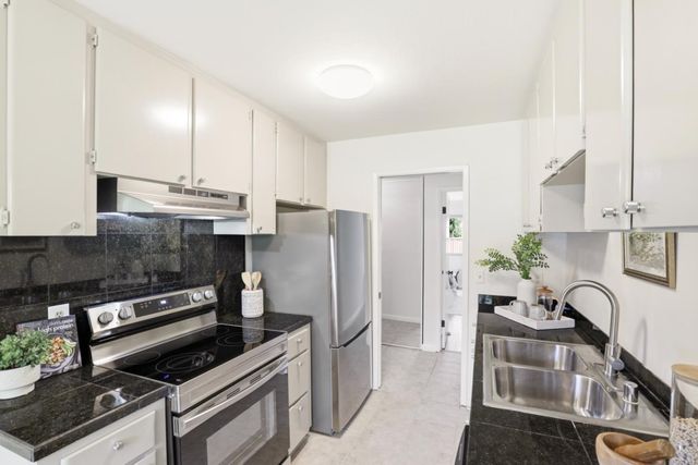 100 E Middlefield Road 3B, Mountain View, CA 94043