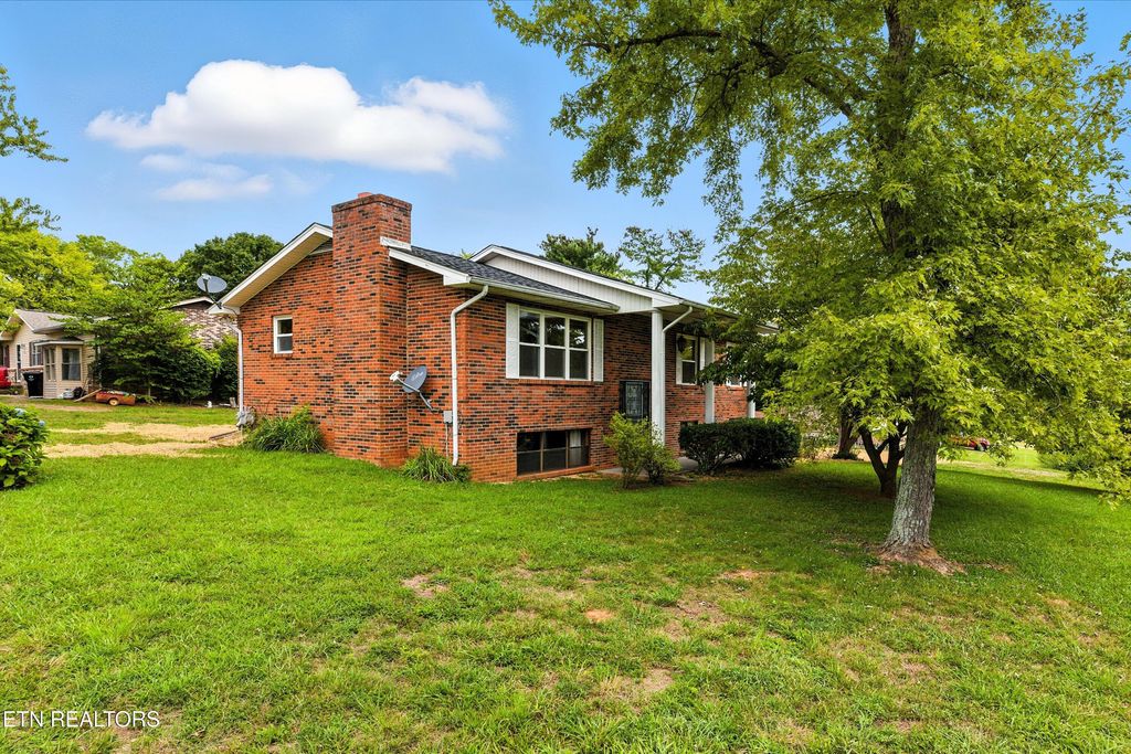 426 First St, Seymour, TN 37865