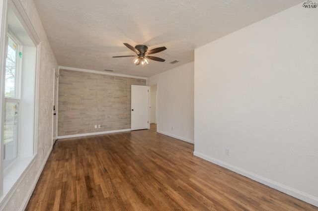 210 N BEVERLY DRIVE, Wichita Falls, TX 76306