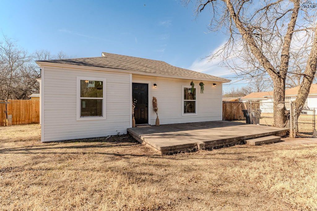 210 N BEVERLY DRIVE, Wichita Falls, TX 76306