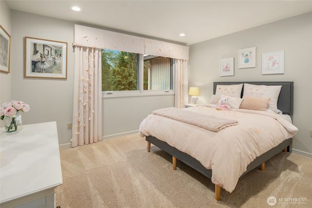 3240 126th Avenue NE, Bellevue, WA 98005