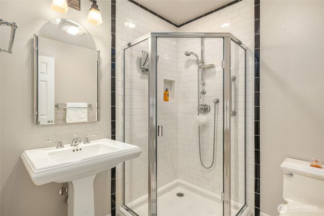 3240 126th Avenue NE, Bellevue, WA 98005