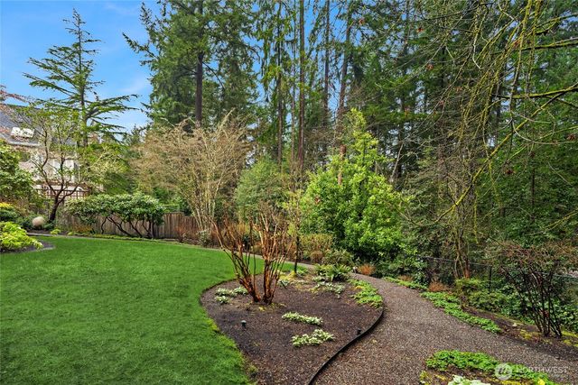 3240 126th Avenue NE, Bellevue, WA 98005