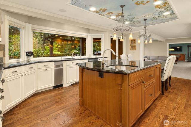 3240 126th Avenue NE, Bellevue, WA 98005