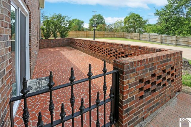 1511 Oxford Drive, Murray, KY 42071