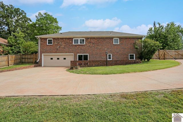 1511 Oxford Drive, Murray, KY 42071