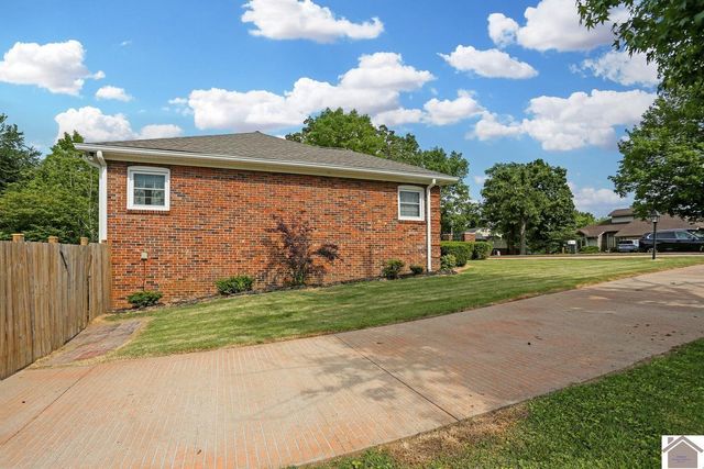 1511 Oxford Drive, Murray, KY 42071