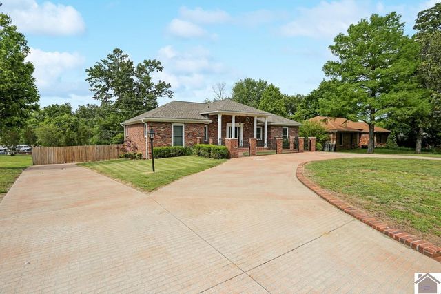 1511 Oxford Drive, Murray, KY 42071