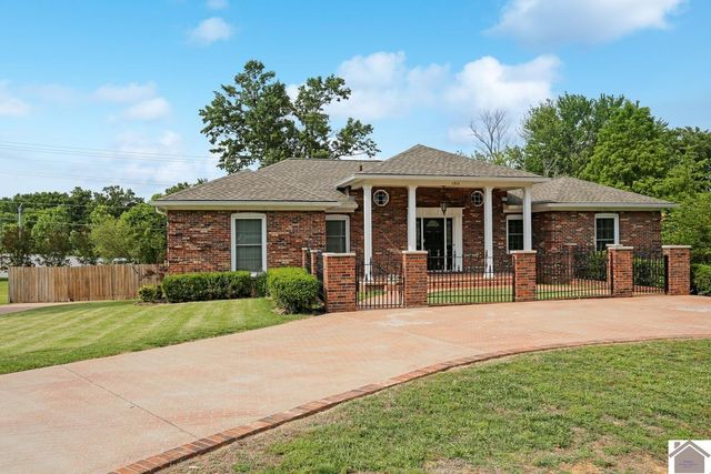 1511 Oxford Drive, Murray, KY 42071