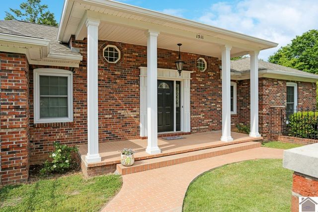 1511 Oxford Drive, Murray, KY 42071