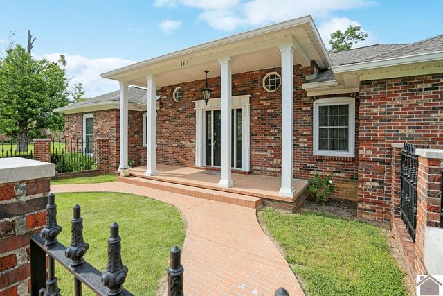 1511 Oxford Drive, Murray, KY 42071