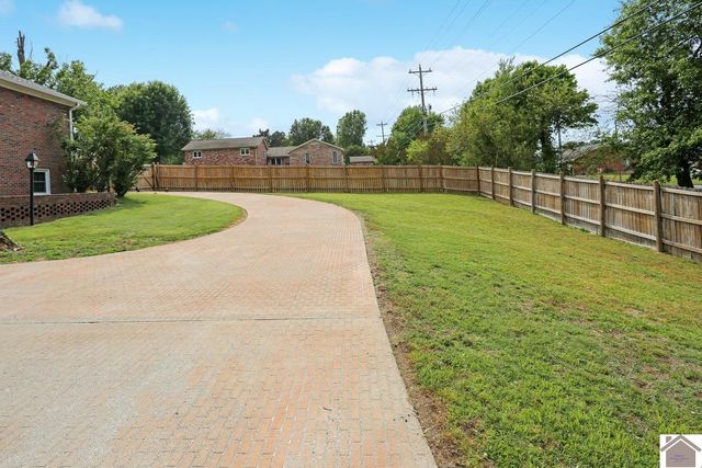 1511 Oxford Drive, Murray, KY 42071