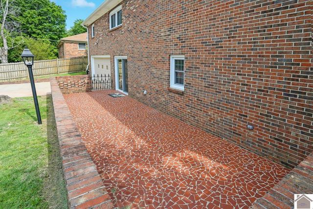 1511 Oxford Drive, Murray, KY 42071