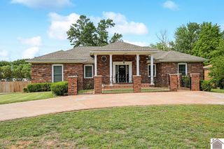 1511 Oxford Drive, Murray, KY 42071