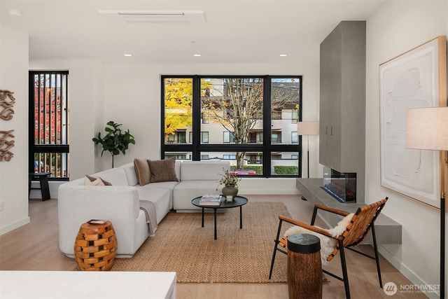 421 99th Avenue NE, Bellevue, WA 98004