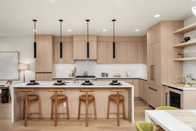 421 99th Avenue NE, Bellevue, WA 98004