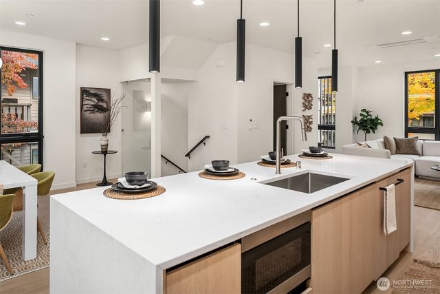 421 99th Avenue NE, Bellevue, WA 98004