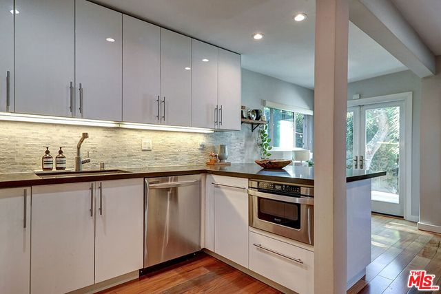 8326 Ridpath Drive, Los Angeles, CA 90046