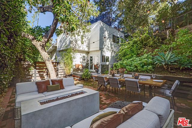 8326 Ridpath Drive, Los Angeles, CA 90046