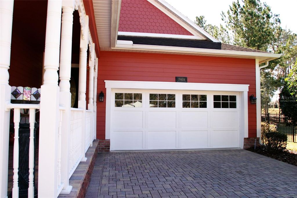 Image 5 of property listing at 19484 FOREST GARDEN COURT, Brooksville, FL 34601