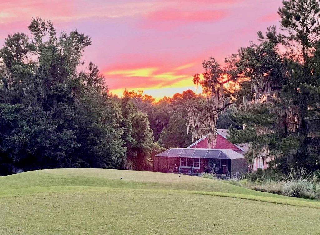 Image 98 of property listing at 19484 FOREST GARDEN COURT, Brooksville, FL 34601