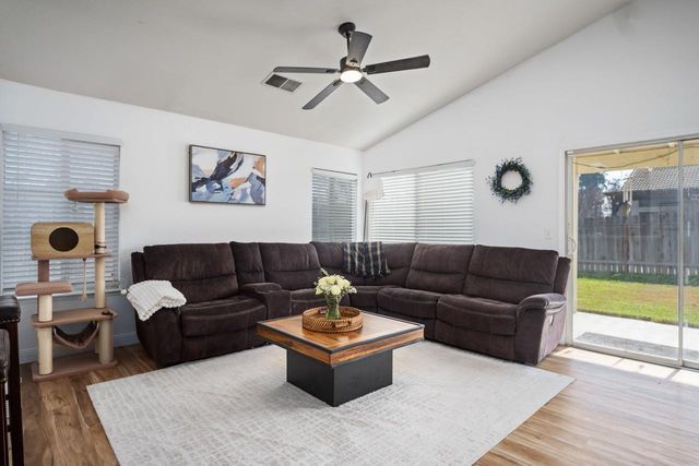 2417 E Omaha Avenue, Fresno, CA 93720