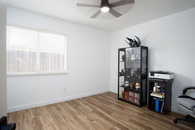 2417 E Omaha Avenue, Fresno, CA 93720