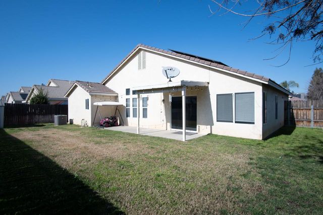 2417 E Omaha Avenue, Fresno, CA 93720